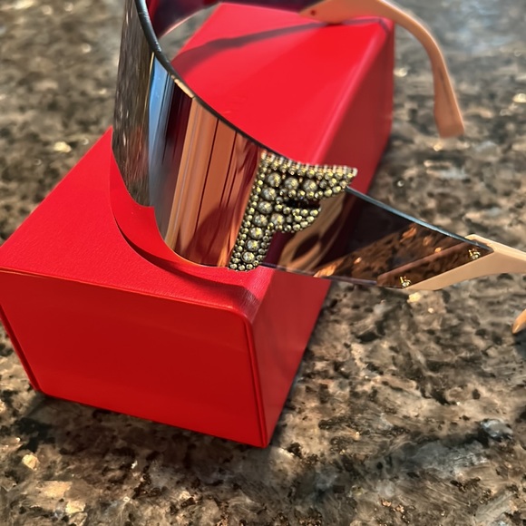 FENDI AVIATOR SUNGLASSES… PERFECT CONDITION…RHINESTONE FF SIDES - Picture 15 of 16